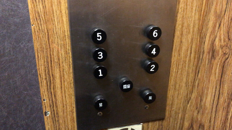 レトロなエレベーター