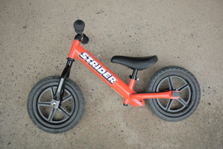 スポーツ自転車 足がつく