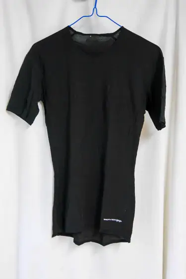 オンヨネ・ブレステックPPショートスリーブをハンガーで吊ったところ