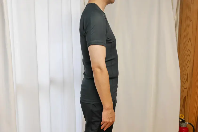 ファイントラックのドライレイヤーウォームTを着たところ　横