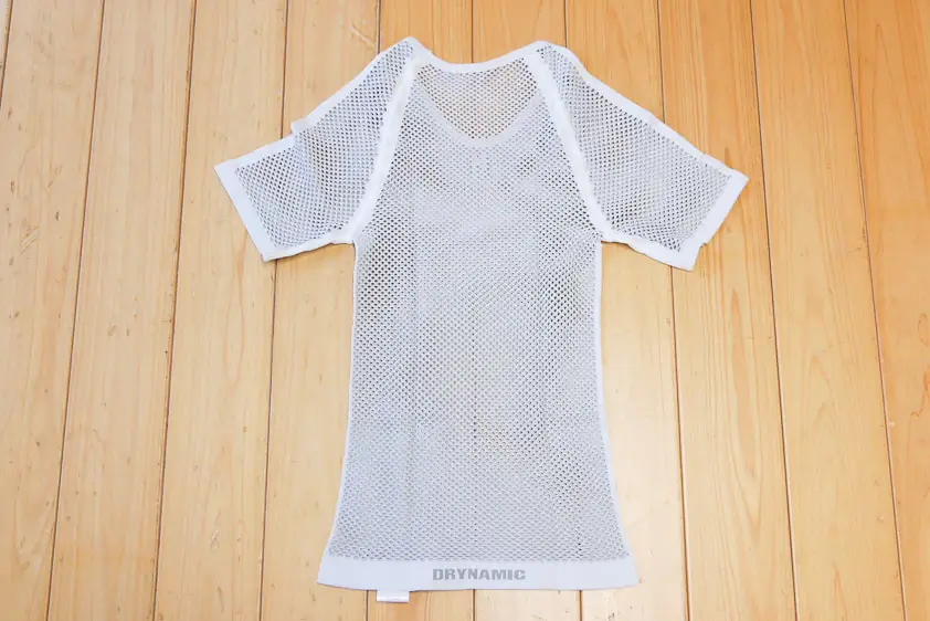 ドライナミックメッシュショートスリーブ　ライトグレー　S/Mサイズ　後ろ