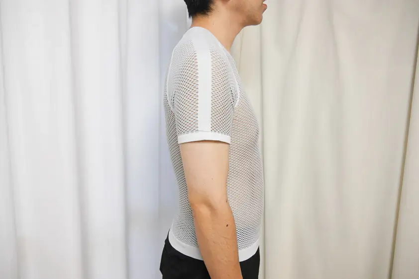 ミレードライナミックメッシュショートスリーブを着用したところ　横