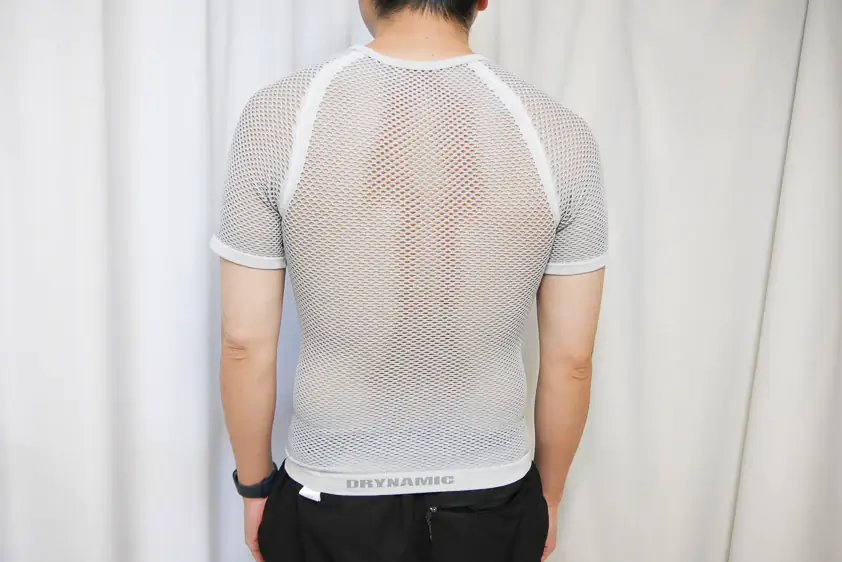 ミレードライナミックメッシュショートスリーブを着用したところ　後ろ