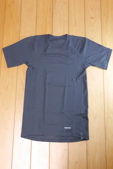 ファイントラックのドライレイヤーウォームT　正面