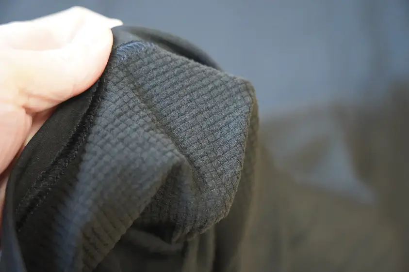 デュアリグ・ドライウォームインナー長袖クルーネック　裏地のようす